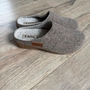 Taos Footwear Brown Mules